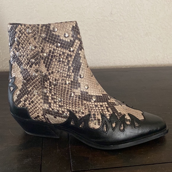 booties - Picture 2 of 4